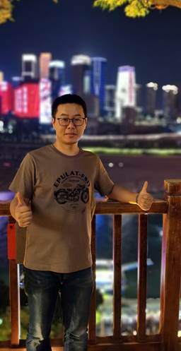 图片包含 人, 站, 男人, 前

AI 生成的内容可能不正确。